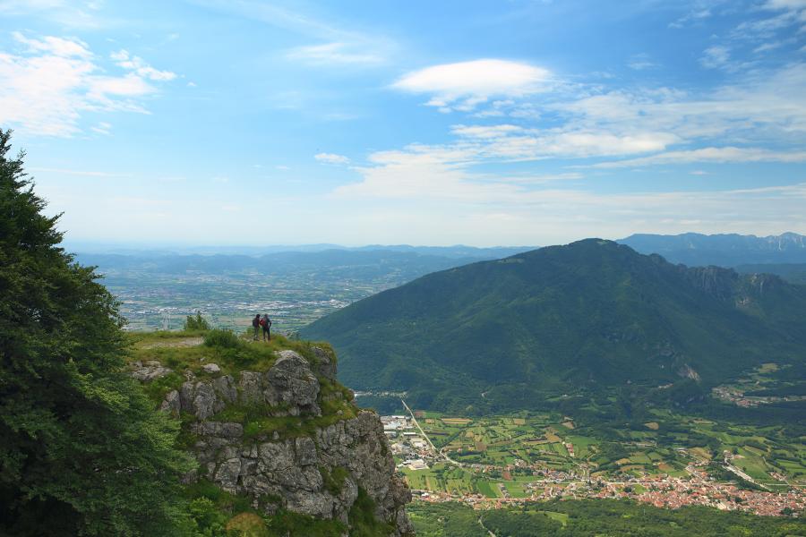 Family trekking from Monte Corno to Bocchetta Pau